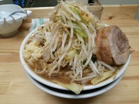 「ラーメン大盛700円ニンニク少なめ課長」@ハイマウントの写真