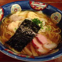 「特製ワンタン麺ハーフ 黒ダシ」@八雲の写真