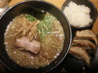 「背脂醤油ラーメン・ランチセット（７９０円）」@ら～麺 もぐや 新橋店の写真