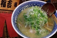 「生姜白湯ラーメン・葱トッピング＋餃子＋瓶ビール＋烏龍ハイ×２」@麺処 福吉 極の写真