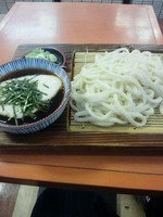 「冷しとろろうどん￥400」@名代 箱根そば 湘南台駅ホーム店の写真