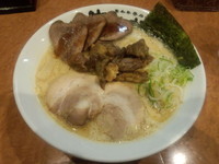 「トリプルチャーシューメン」@黒毛牛骨ラーメン 牛次郎の写真