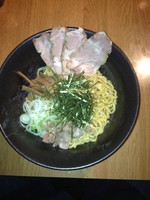 「肉だく油そば」@麺や寵児の写真