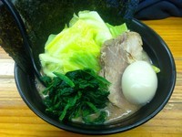 「ラーメン　並盛＋キャベツ＋味玉」@らーめん家 せんだい 鶴ヶ峰本店の写真