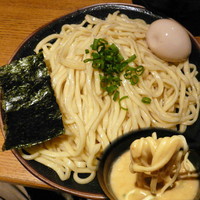 「濃厚 雲丹まみれつけ麺（中盛） 500円（一周年記念価格）」@麺屋 大漁まことの写真