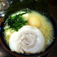 「塩ラーメン＋味玉　（650円＋0円）」@濃厚豚骨ラーメン 濱虎家の写真