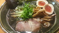 「【夜の部】黒醤油らーめん+味玉￥750+100」@あぢとみ食堂の写真