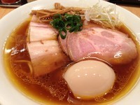 「焼豚味玉醤油そば　1100円」@Japanese Soba Noodles 蔦の写真