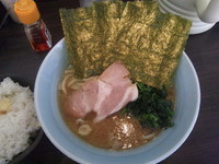 「らーめん(並)　650円　ﾗｲｽ無料」@横浜家系らーめん 大久保家の写真