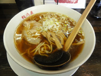 「醤油ラーメン(あっさり・平打ち麺)」@純情屋 新家町店の写真