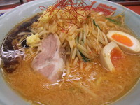 「限定特製もやし味噌ラーメン中盛り９００円」@ラーメン山岡家 笛吹店の写真