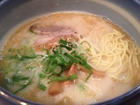 「豚骨塩ラーメン 680円」@梅田一番 豚、とことんの写真