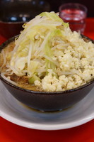 「小ラーメン（６８０円）麺少なめ（２００ｇ）、ニンニクまし」@豚男 -BUTAMEN-の写真