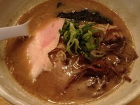 「鶏煮干しラーメン（730円）」@鶏の骨の写真