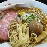 「塩そば（烏賊煮干）700円+味玉」@麺処 晴の写真