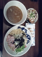 「がっつり魚介つけ麺(あつもり)＋焼きギョーザ４ケ＋チャーシュ」@二代目もんごい亭 広島駅前店の写真