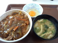 「カレー南蛮牛丼（並）400円＋卵セット70円」@すき家 竹ノ塚西店の写真