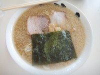 「こってり豚背脂ふり支那そば700円」@大笑家の写真