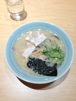 「ラーメン、替玉」@麺屋吉蔵 VIERRA小倉店の写真