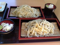 「せいろ蕎麦（２５０円）２枚＋海老天、豚天（各１５０円）」@わいわい亭の写真