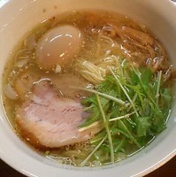 「鶏だし塩ラーメン 味玉・650円+クーポン」@RA-MEN BAR NAGOMIの写真