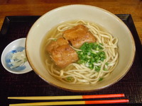 「本ソーキそば 中」@屋宜家の写真