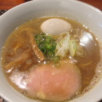 「煮干しそば味玉入り」@らぁ麺 やまぐちの写真