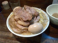 「らーめん+肉W+味玉W+魚粉」@らーめん梵’s BONES北浦和本店の写真