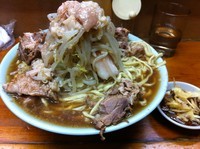 「豚入りラーメン」@ラーメン富士丸 板橋南町店の写真
