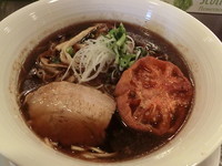 「醤油ラーメン 濃い口（700円）＋ローストトマト（150円）」@Bia Biaの写真