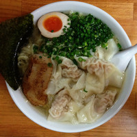 「海老ワンタン麺（大盛）750円＋100円」@コハクノトキの写真