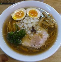 「醤油らーめん 唐辛子麺 味玉 ・550円+クーポン」@麺処 あずきの写真