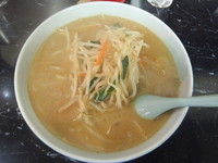 「味噌ラーメン(味濃いめ)600円&半餃子(クーポンで無料)」@麺王 南柏店の写真