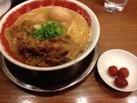 「味玉肉ラーメン　並　950円」@ラーメン東大 京都店の写真