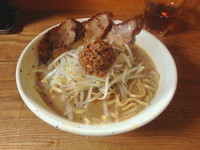 「焼豚 焦がし味噌麺(大盛)」@丹行味素 菊名店の写真