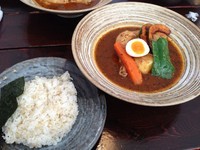 「【数量限定】知床鶏のチキンスープカレー 1400」@札幌らっきょの写真