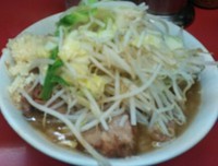 「小豚ラーメン（麺少なめ＋ニンニク＋野菜）」@ラーメン二郎 桜台駅前店の写真