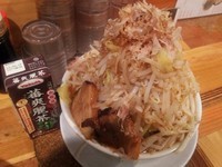 「ラーメン650円　野菜増し増し　かつお増し　脂少な目　辛辛」@ラーメン・つけ麺 神起の写真