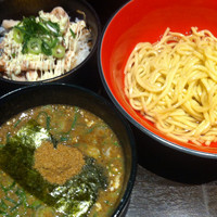 「つけ麺＋うめとり丼」@油そば総本店 新宿東口アルタ裏店の写真