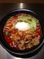 「紅ラーメン温玉付」@麺創研 紅 府中の写真