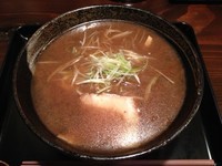 「中華そば（小） 1玉 140グラム 650円」@もちもちの木 新宿店の写真