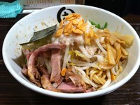 「カラダに悪い油そば」@鶏そば専門店 前略。まるきゅうの写真