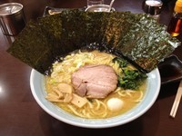 「醤油ラーメン大盛 + 海苔(チラシクーポン)」@松壱家 茅ヶ崎店の写真