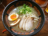 「希望軒とんこつラーメン+味玉(750円+無料)」@希望軒 新宿三丁目店の写真