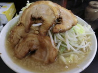 「ラーメン中（740円）＋ちょっとぶたまし（130円）」@ラーメン浜田家の写真