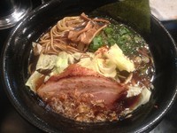 「焦がし醤油ラーメン・鶏（750円）」@麺家 うえだの写真