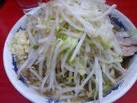 「ラーメン（麺少な目）ヤサイニンニクカラメ」@ラーメン二郎 松戸駅前店の写真