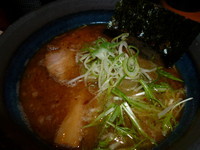 「豚骨魚介らぁめん　730円＋小ライス（サービス）」@上野 戸みら伊本舗の写真