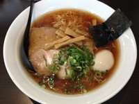 「醤油味玉らぁ麺」@らぁ麺 金萬の写真