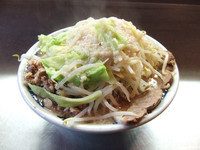 「小ラーメン650円細切豚70円 野菜多め/ニンニク/脂」@らーめん大 蒲田店の写真